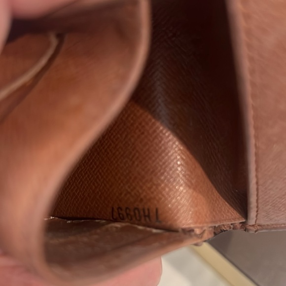 Authentic Louis Vuitton monogram unisex wallet - Picture 10 of 13